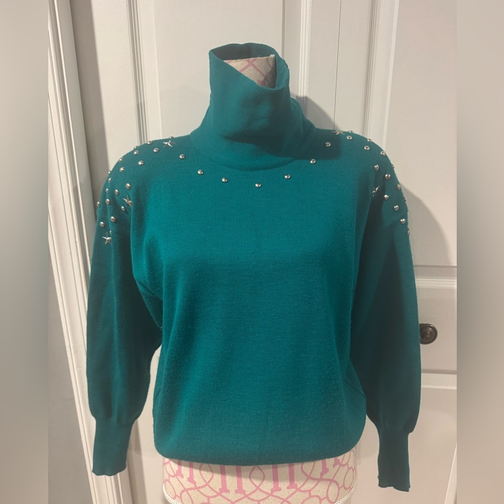 MEISTER VINTAGE WOOL BLEND TURTLE NECK SWEATER W GOLD STAR/STUD DETAIL, SZ M